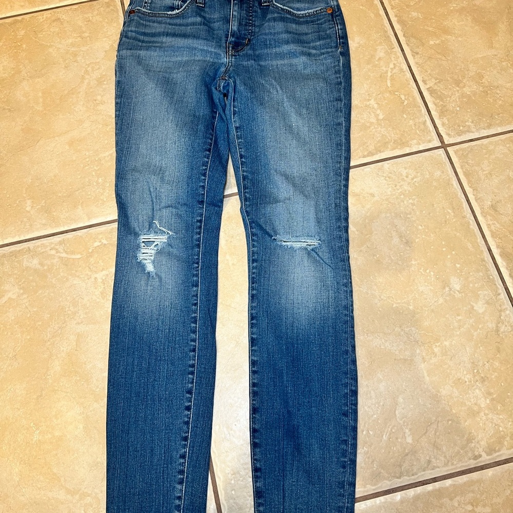 Madewell Distressed Woman’s 9” Mid-Rise Skinny Jeans